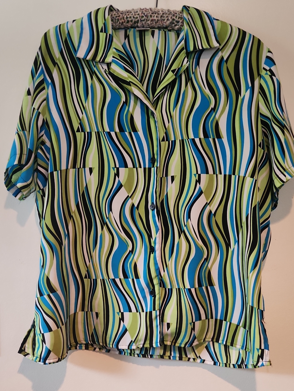 Notations Short-Sleeve Button-Down Shirt — Green, Blue & Black Wavy Print